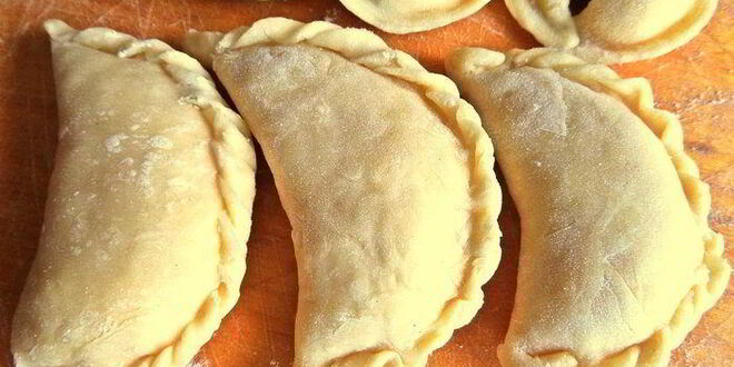 Рецепт вареников с творогом и черешней