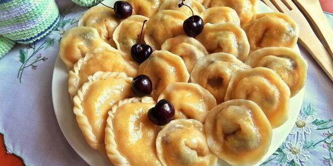 Рецепт вареников с творогом и черешней
