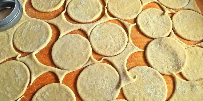 Рецепт вареников с творогом и черешней