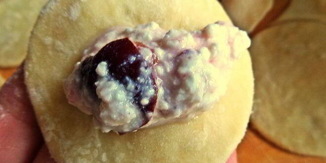 Рецепт вареников с творогом и черешней