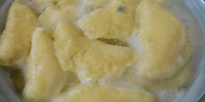 Рецепт вареников с творогом и черникой