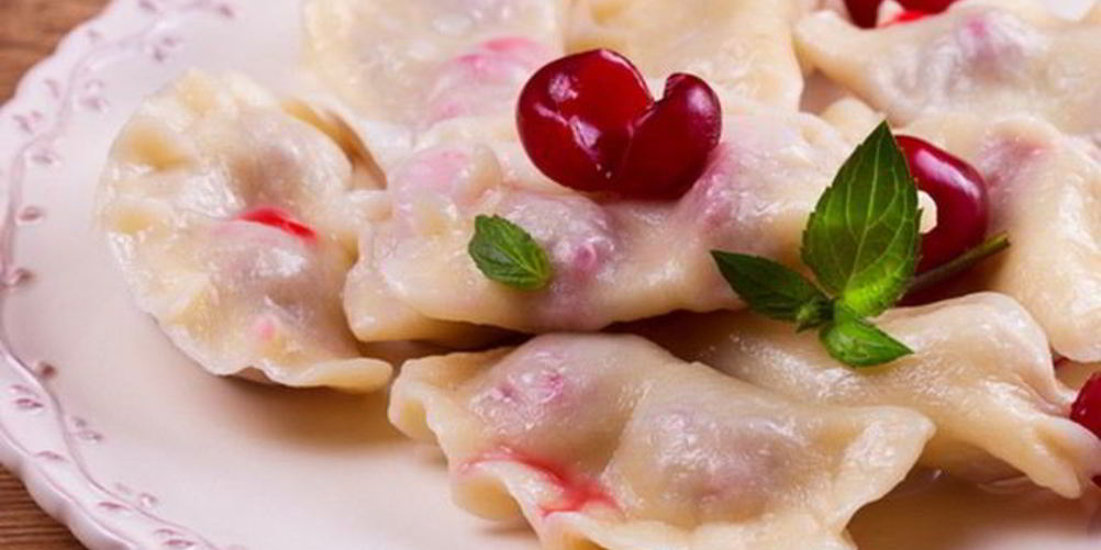 Как приготовить вареники с творогом и вишней