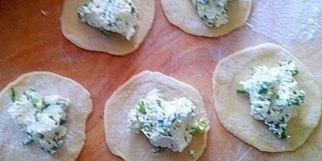 Рецепт вареников с творогом и зеленым луком