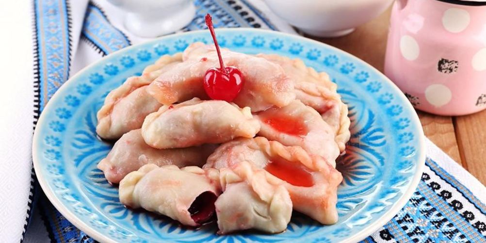Как приготовить вареники с вишней на пару