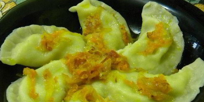 Рецепт вареников с яйцом, зеленью и сыром фета