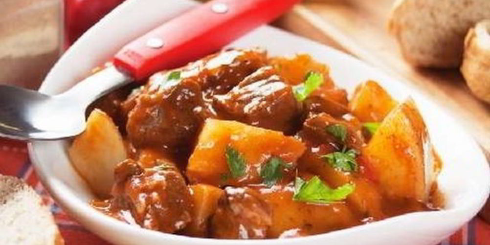 Как приготовить нежное и сочное жаркое из мяса с картофелем