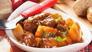 Рецепт Нежного и сочного жаркого из мяса с картофелем