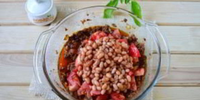 Рецепт жаркого из говяжьего фарша, помидоров и фасоли
