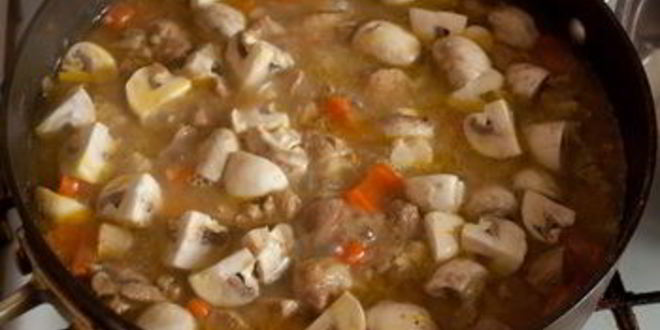 Рецепт жаркого из индейки с карри и грибами