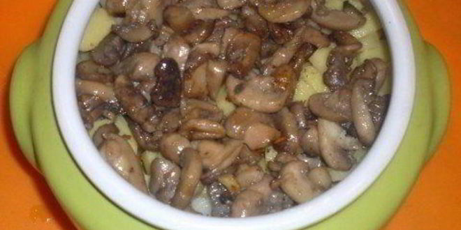 Рецепт жаркого из сердечек с грибами в горшочке