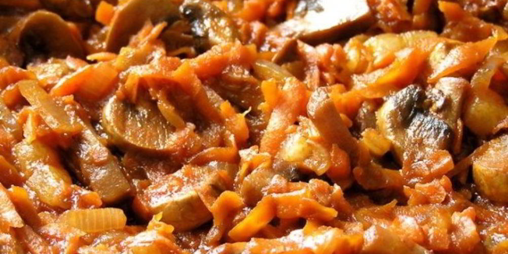 Как приготовить жаркое из соевого мяса с грибами