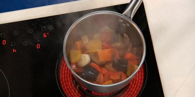 Рецепт жаркого из судака и семги с овощами