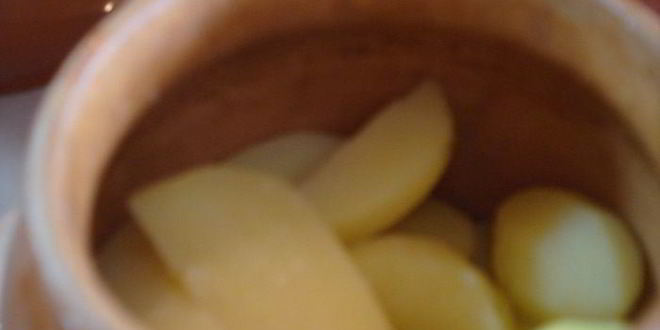 Рецепт жаркого из судака в горшочках