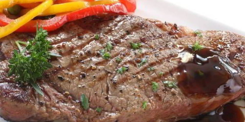 Как приготовить жаркое из свинины с перцем и базиликом