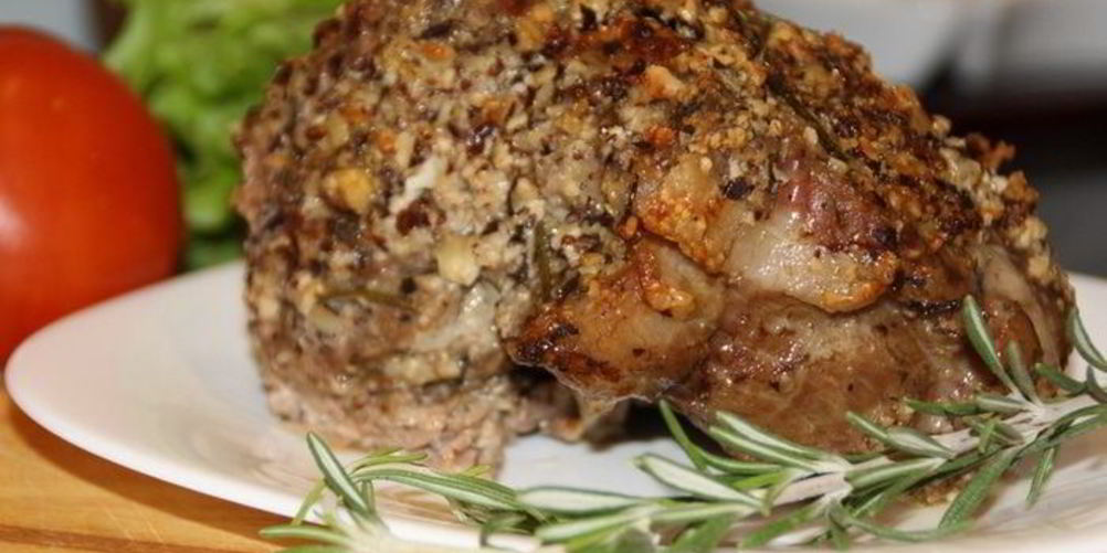 Как приготовить жаркое из свинины в орехово-горчичной панировке