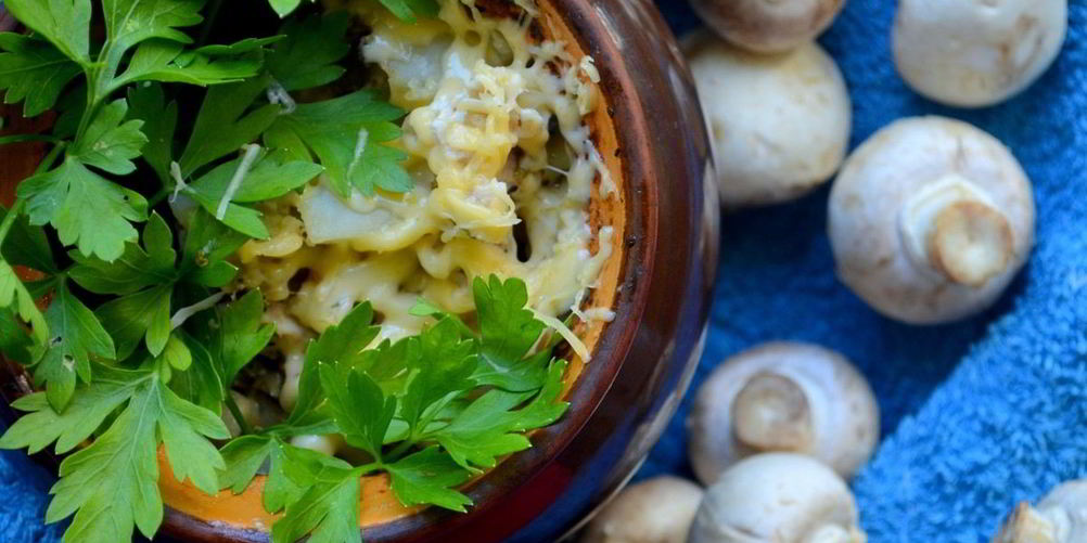 Как приготовить жаркое с шампиньонами в горшочке