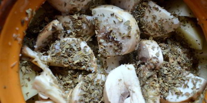 Рецепт жаркого с шампиньонами в горшочке