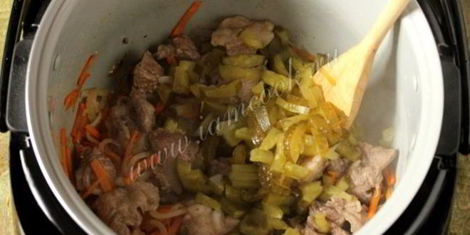 Рецепт жаркого с солеными огурцами в мультиварке