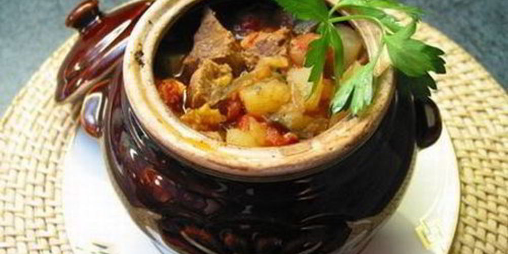Как приготовить жаркое в горшочках
