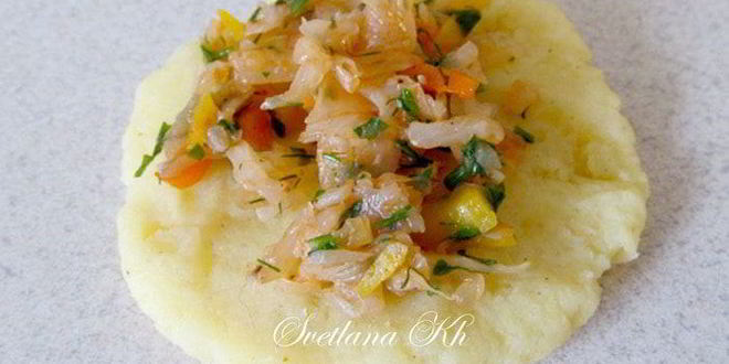 Рецепт картофельных зраз с капустой, запеченные в духовке