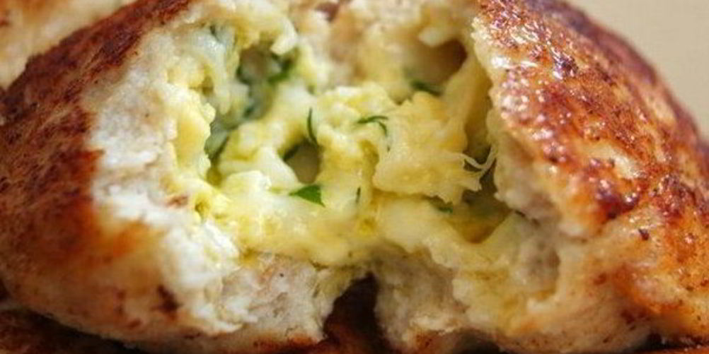 Как приготовить куриные зразы с сырно-яичной начинкой