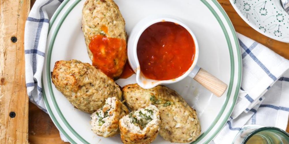 Как приготовить мясные зразы с сыром и травами