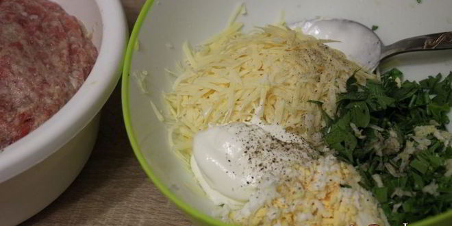 Рецепт мясных зраз с сыром, яйцом и зеленью