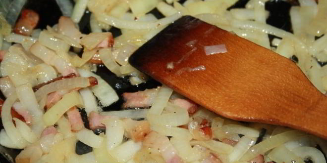 Рецепт ароматной гречки с луком и беконом