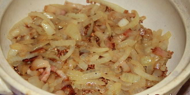 Рецепт ароматной гречки с луком и беконом