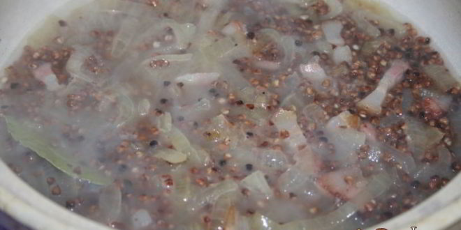 Рецепт ароматной гречки с луком и беконом
