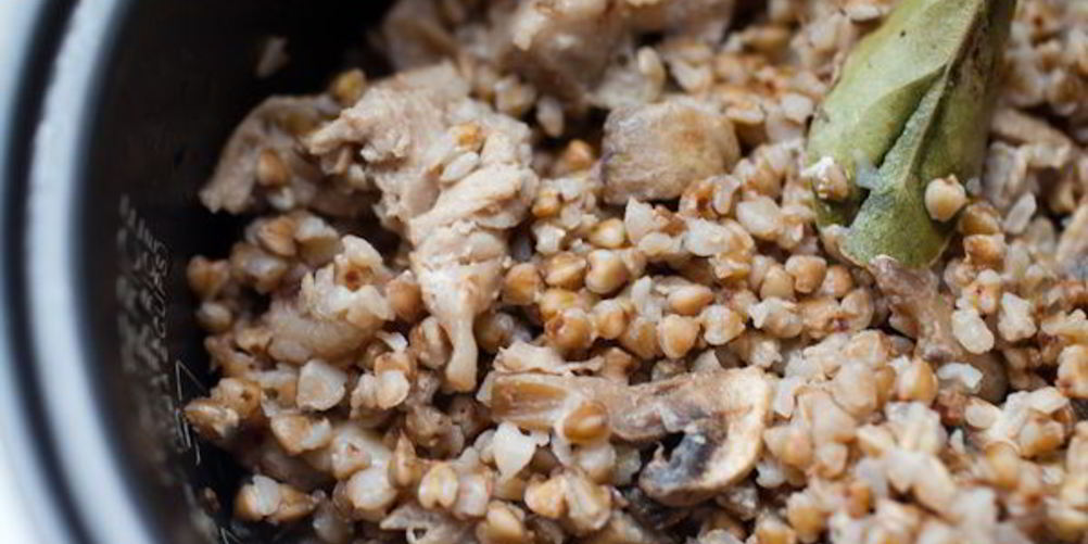 Как приготовить гречку с курицей и грибами