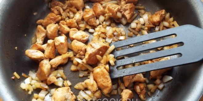 Рецепт гречки с курицей в горшочке в духовке