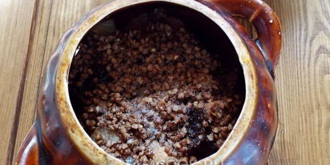 Рецепт гречки с курицей в горшочке в духовке