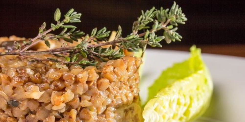 Как приготовить гречку с луком и вешенками