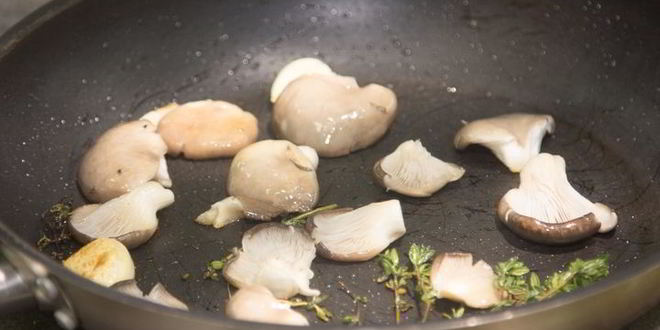 Рецепт гречки с луком и вешенками