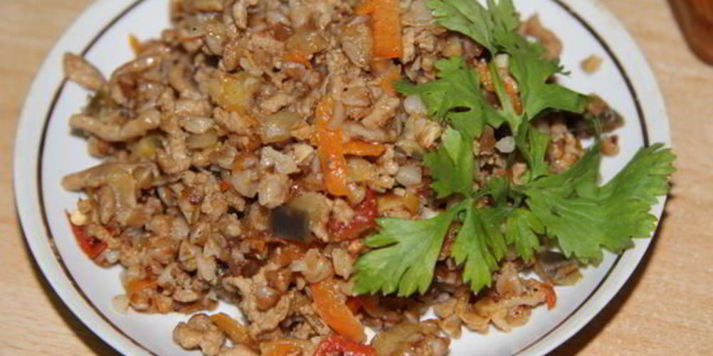 Как приготовить гречку с мясным фаршем и овощами