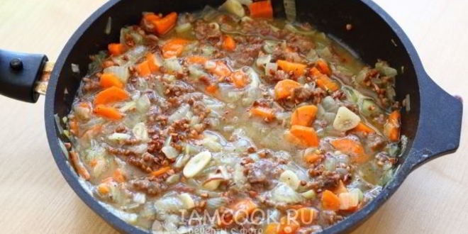 Рецепт гречки с тушенкой в сковороде