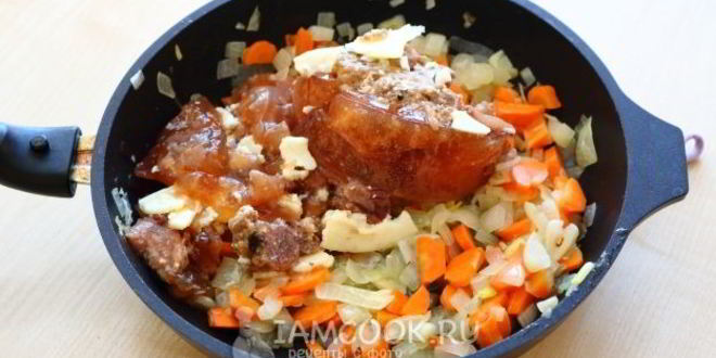 Рецепт гречки с тушенкой в сковороде