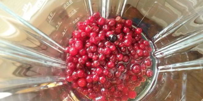 Рецепт гречневой каши без варки с ягодным соусом