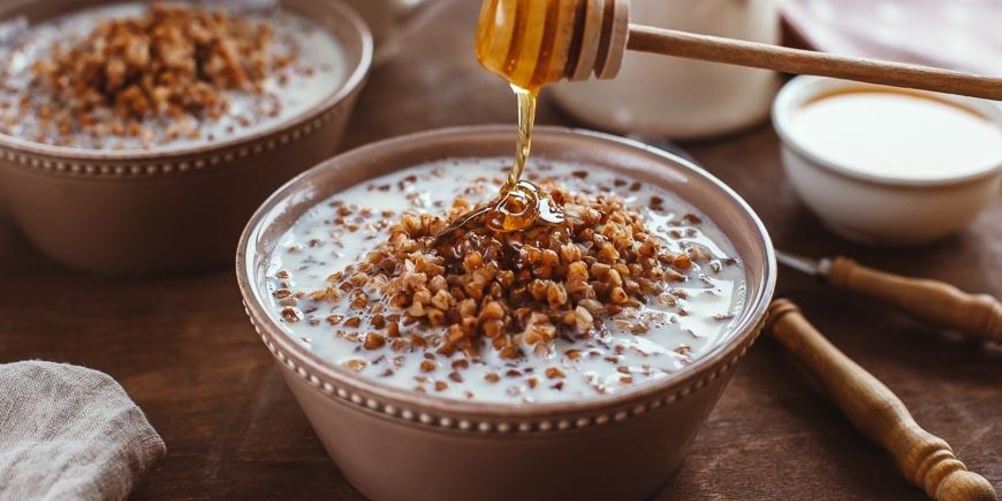 Как приготовить гречневую кашу с пряным постным молоком