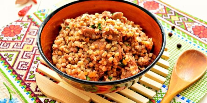 Рецепт гречневой каши с тушенкой на сковороде