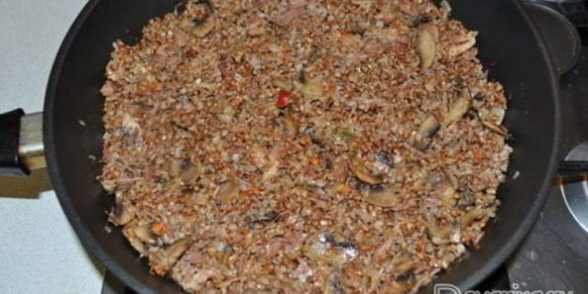 Рецепт каши гречневой с тушенкой и грибами вкусняшка