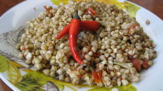 Рецепт Зеленой гречки с помидорами, луком и чесноком