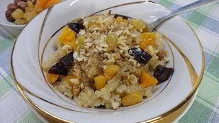 Рецепт Каши из киноа с орехами и сухофруктами