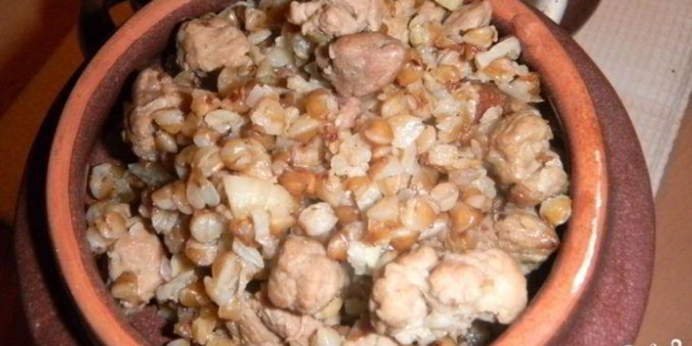 Как приготовить кашу в горшочке со свининой