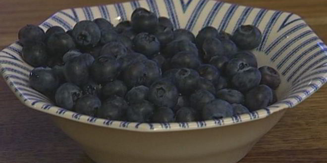 Рецепт кукурузной каши с маскарпоне, голубикой и орехами пекан