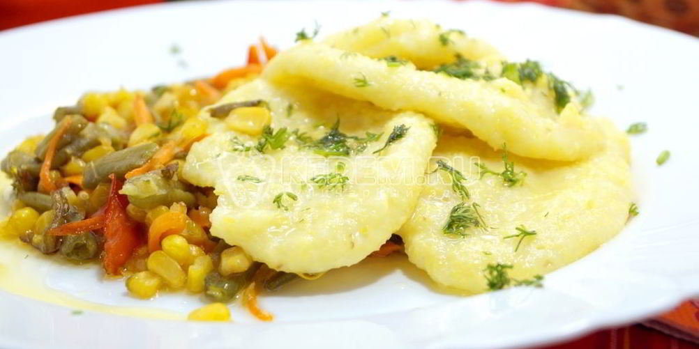 Как приготовить кукурузную поленту с овощами