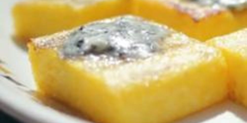 Как приготовить поленту на гриле с голубым сыром