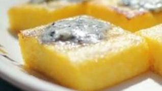 Рецепт Поленты на гриле с голубым сыром