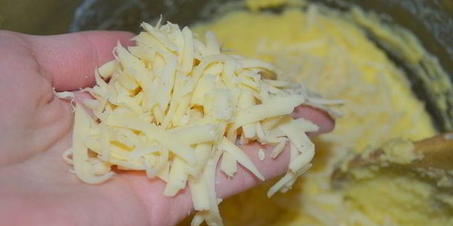 Рецепт запеченной поленты с вялеными томатами и пармезаном